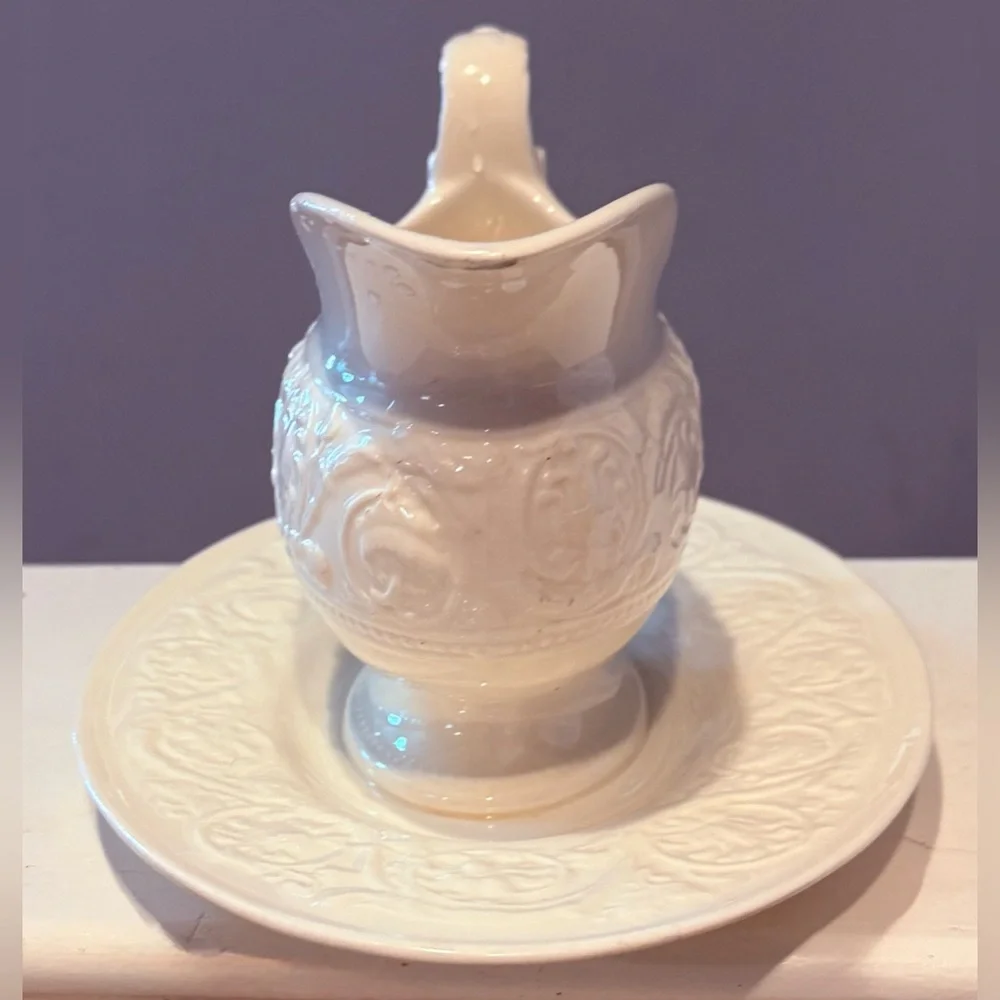 Vintage Wedgwood Patrician Gravy Boat with Attached Underplate|Barlaston England